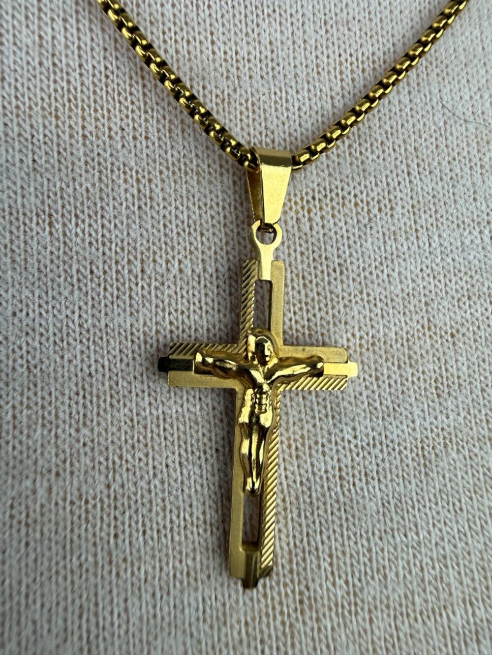 Gold Tone Crucifix Cross Pendant Necklace Chain 21"
